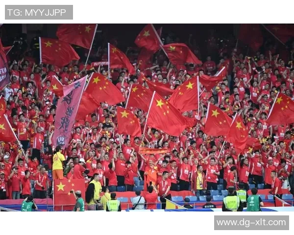 足球明星齐聚一堂为中国国足呐喊助威展现团结力量