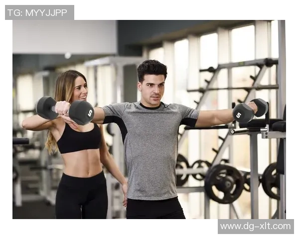 女性减肥必备哑铃训练指南助你轻松塑造完美身材与健康生活方式